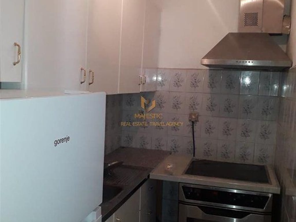 A 2+1 apartment is available for rent in front of Harry Fultz, Asim Vokshi street.