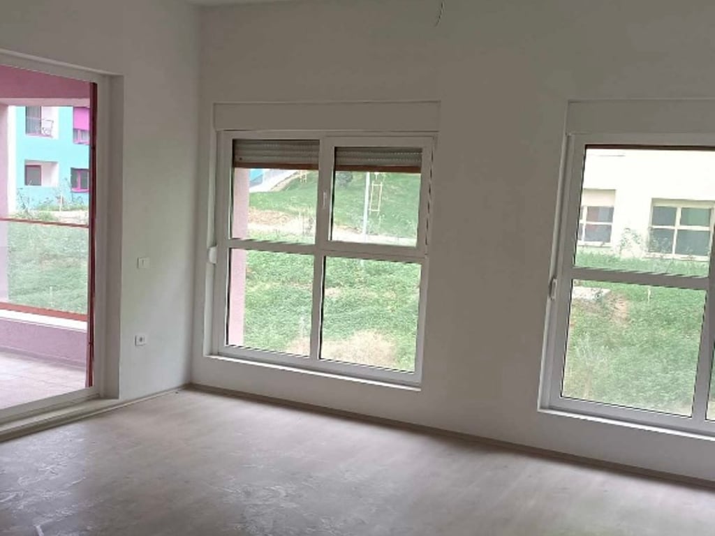 Apartment ne shitje -tek Ali Demi, ne kompleksin Mangalem,