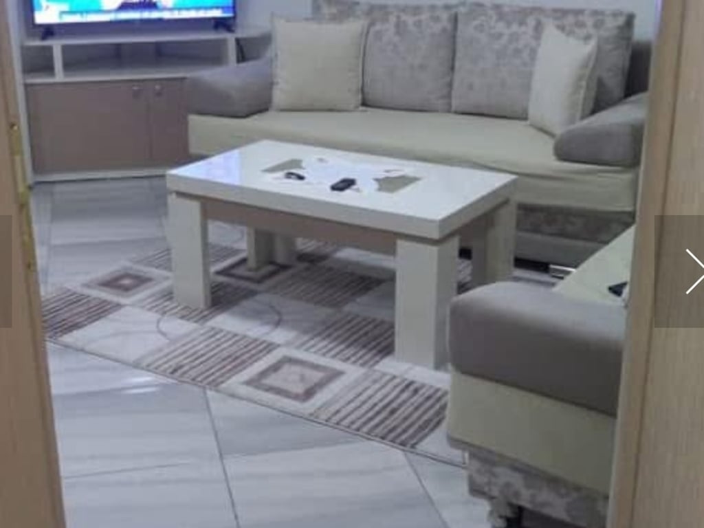 Jepet me qera apartament 1+1 prane Restorant Durresit