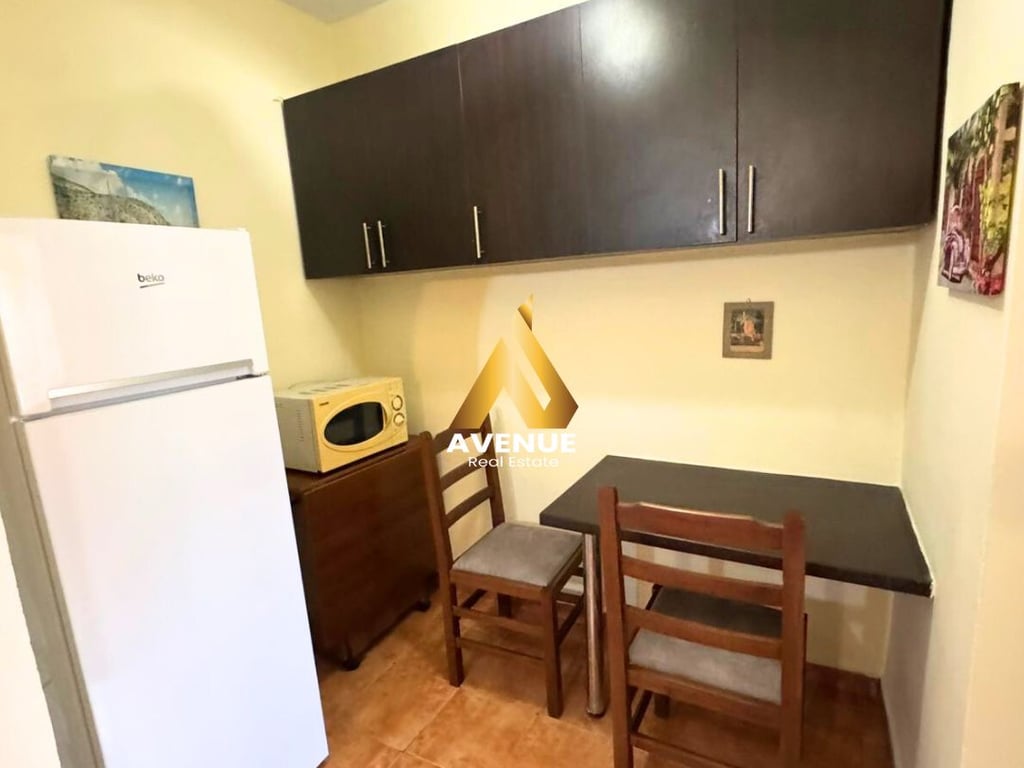 IN AFFITTO APPARTAMENTO 1+1 VICINO AL PALAZZO CON FRECCIA, TIRANA