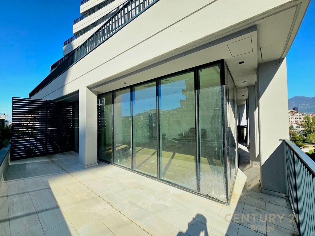 Lake View, Zyre me qira