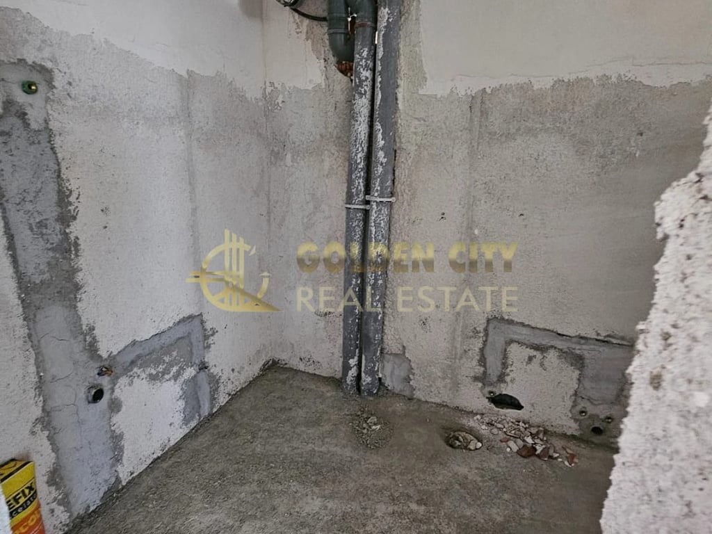 OKAZION Shitet apartament 1+1 qe munde te konvertohet ne 2+1