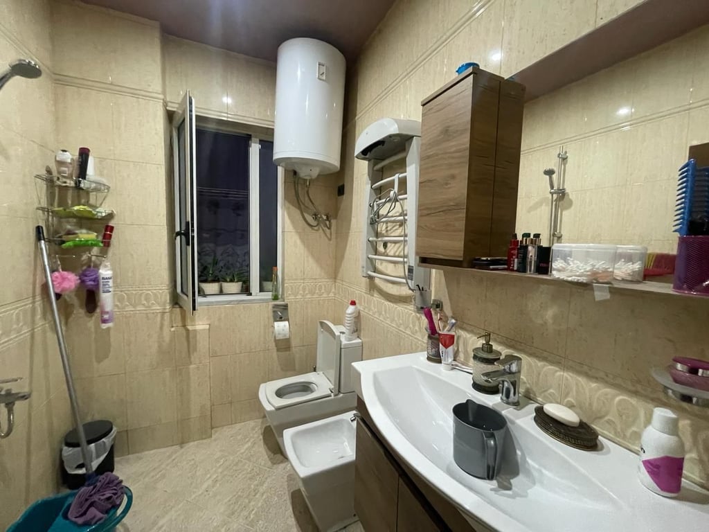 Shitet Apartament 3+1+2 pranë Lion Park!