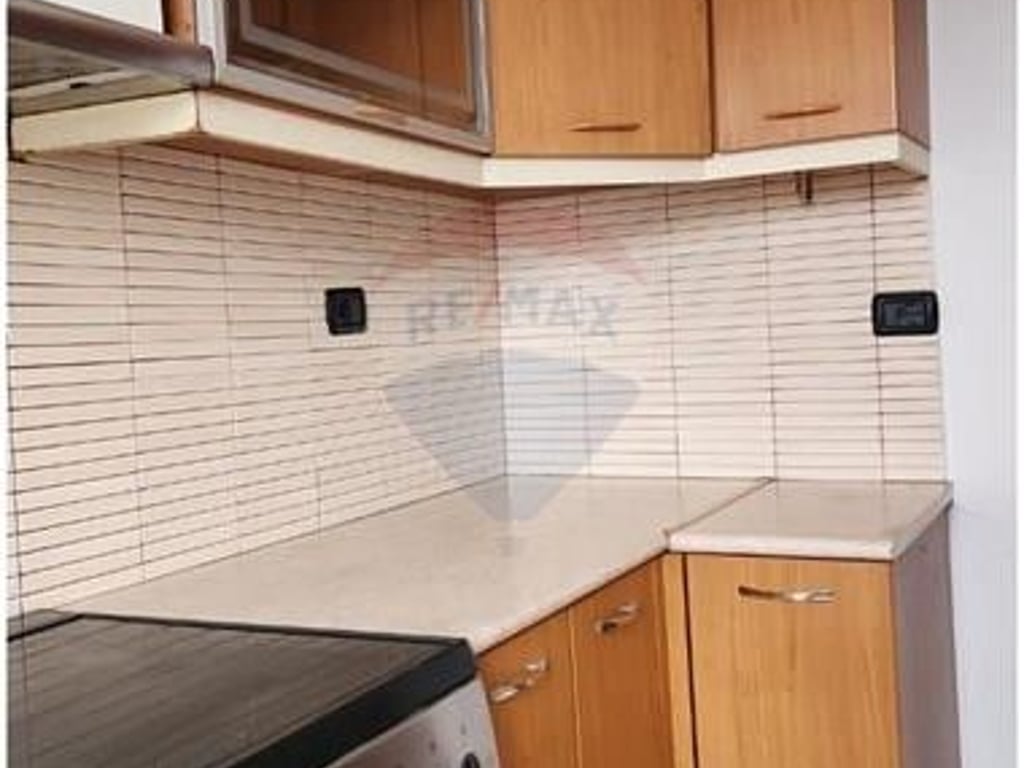 Apartament 2+1 me qira tek Pallati me Shigjeta, perballe Delijorgjit.