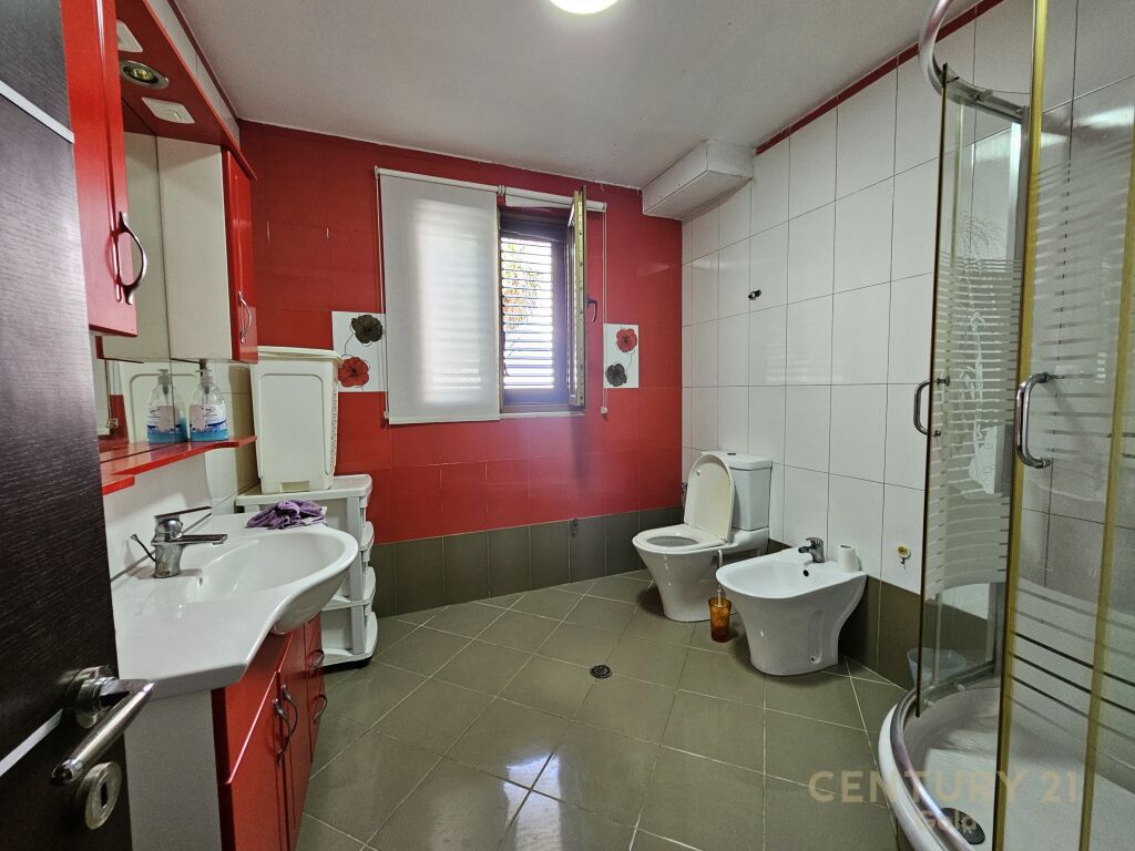 VILLA FOR SALE IN QERRET!