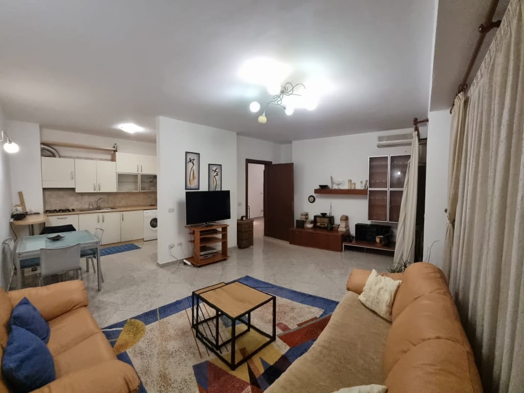 Appartamento 1+1 in Affitto presso il Mercato Nuovo (ID B210574) Tirana