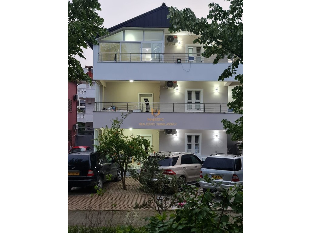 2+1 apartment with parking available in Kinostudio.