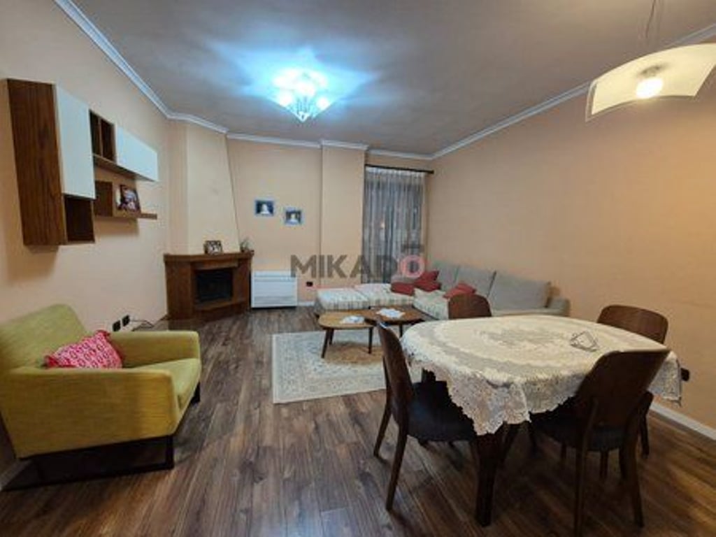 Affittasi appartamento 2+1+2 e 1 deposito in Via Kavajes! Prezzo 2000 euro lordi.