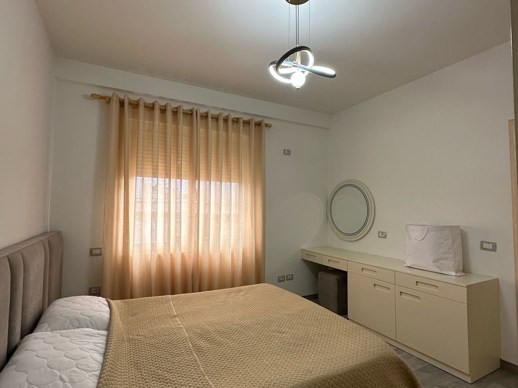 2+1,furnished,with parking,dry lake,650