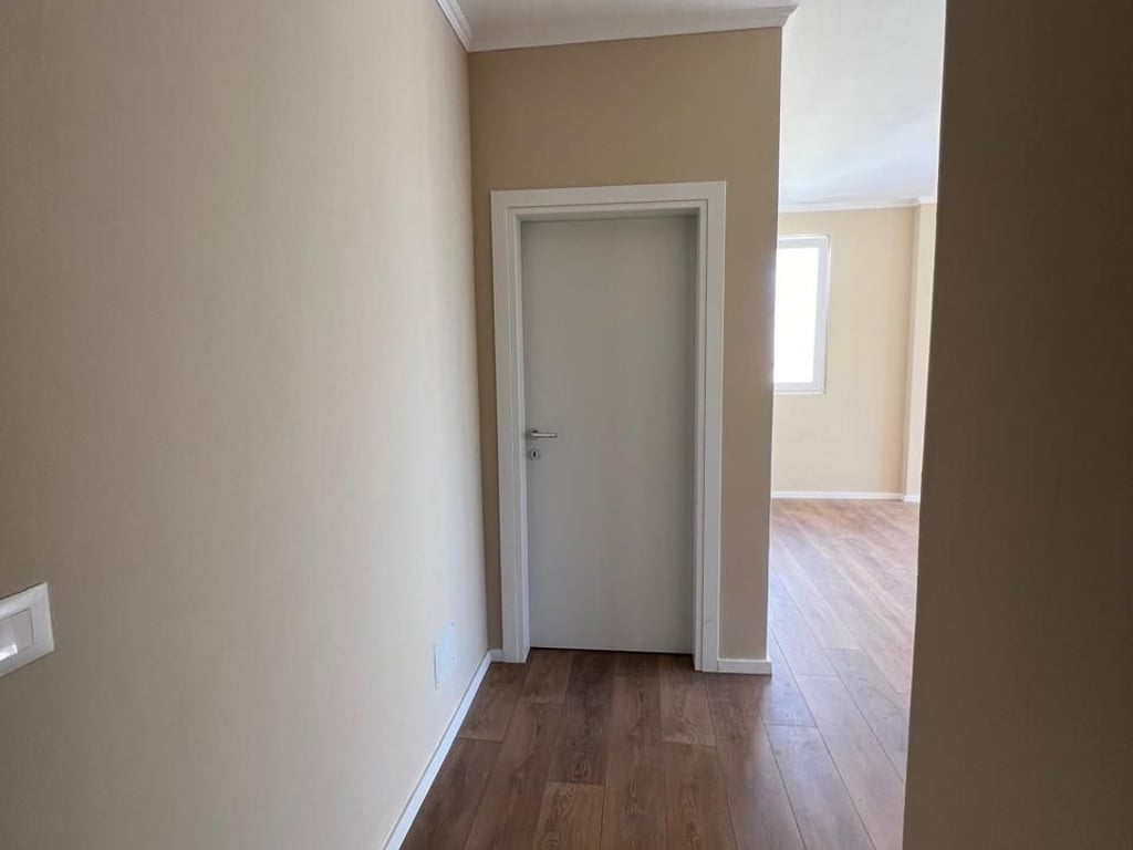 VENDESI APPARTAMENTO 2+1 A PLAZZA ILIRIA VICINO ALL'HOTEL FLORIDA