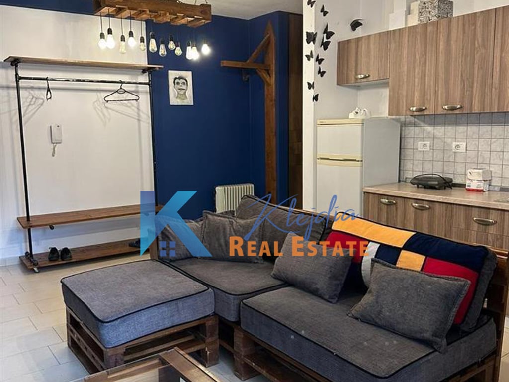 Apartament 1+1 per qira afer Liqenit te Thate