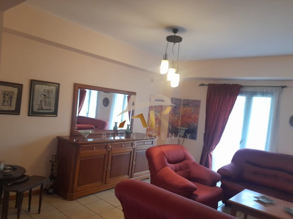 Jepet me qera apartament 3+1+kuzhinë më vete në Vasil Shanto