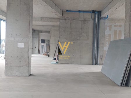 JEPET AMBJENT BIZNESI 4.000 M2 ME QERA NE YZBERISHT 48.000 EURO