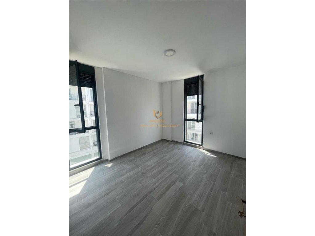 Si offre appartamento 3+1 in via 5 maggio.
