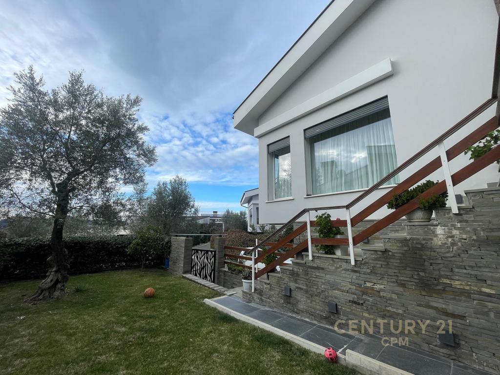  🏡 VILË LUKSOZE PËR SHITJE NË LONG HILL! | LUXURY VILLA FOR SALE IN LONG HILL!