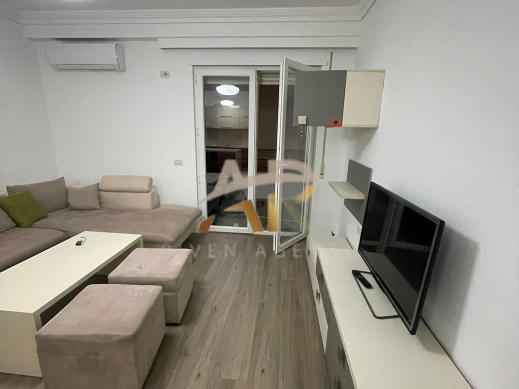 Jepet me qera apartament 1+1+p ne rrugen Bill Klinton, prane Market Coku
