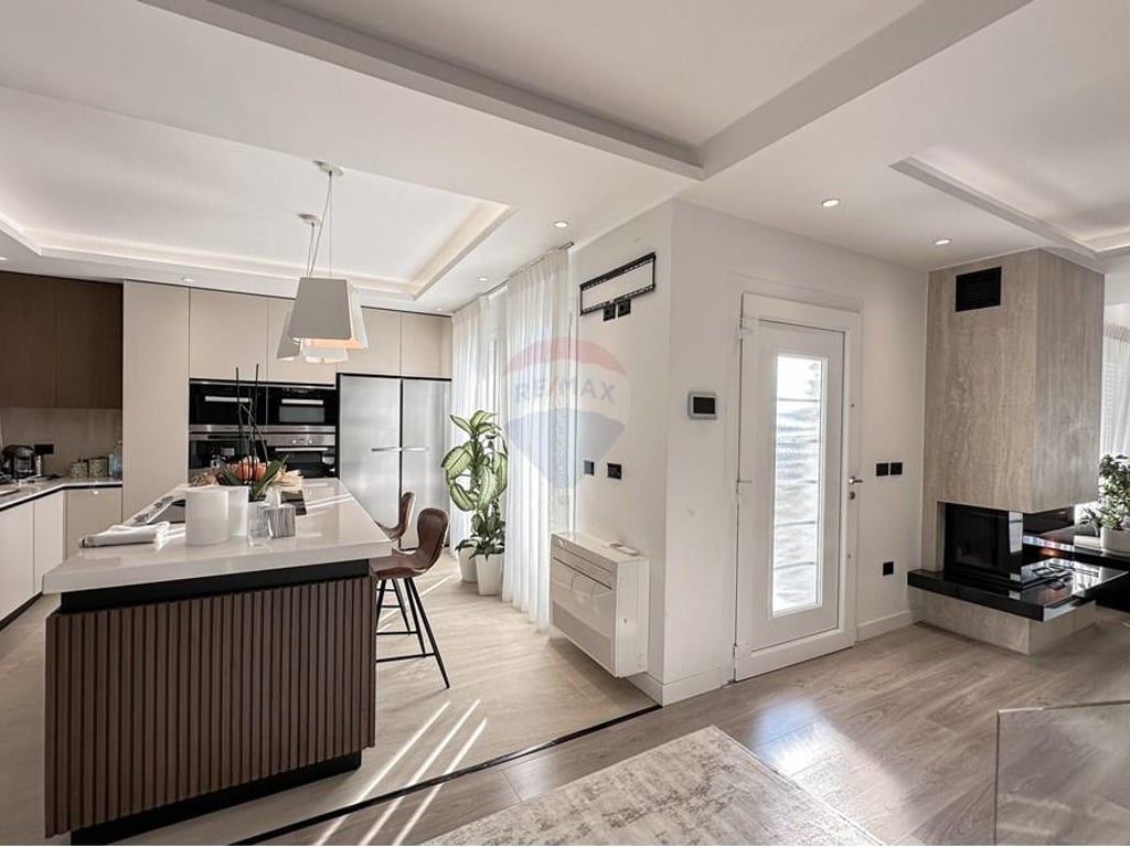 Luxury villa for sale at Long Hill!
