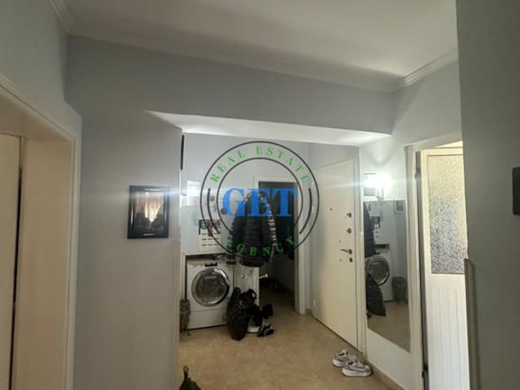 Shitet Apartament 2+1,Prane Shkolles "Qemal Mici", Durres  Stadiumi 85,000 €