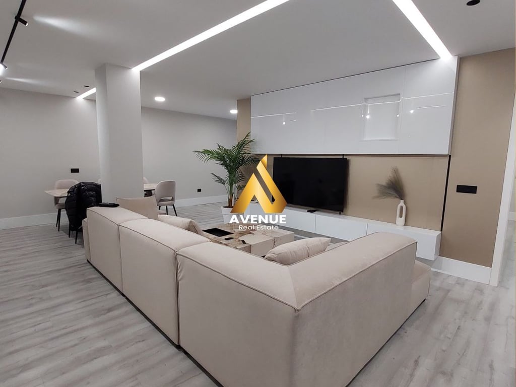 Jepet me Qira apartament 2+2+2 tualete Bllok, Tirane