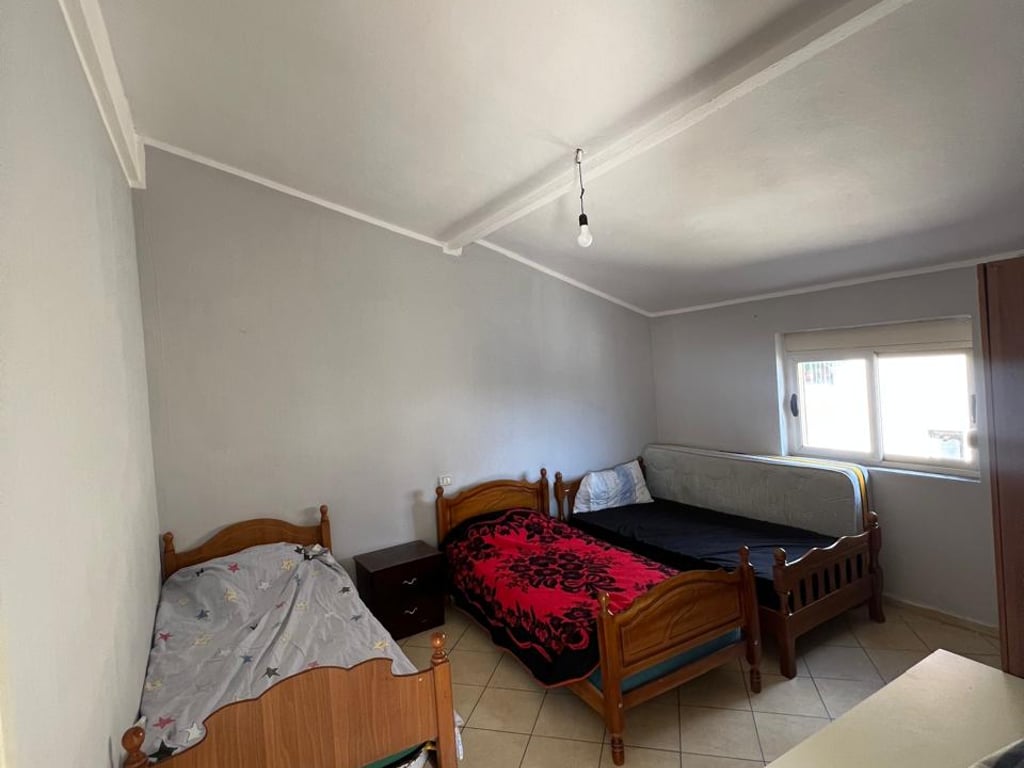 Shtepi private me qera  2+1