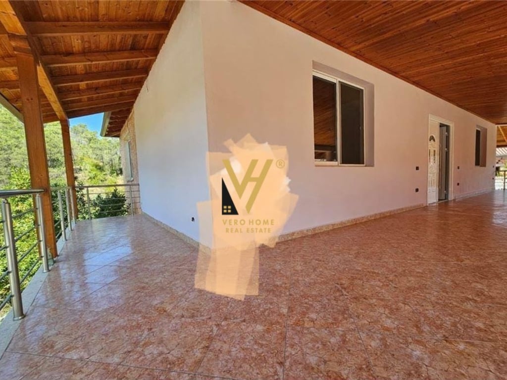 VENDITA DI UNA VILLA A DUE PIANI DI 410 M2 A PEZE TE MADHE 235.000 EURO