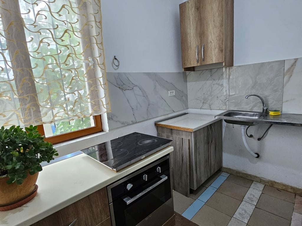 Apartament me qera 1+1