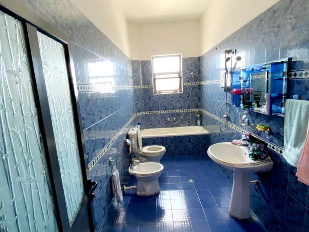 😍🏤A 4-story building is for sale by the road near "Supermarket Myftiu 2", a few meters from the main boulevard "Indrit Cara", Kavajë.