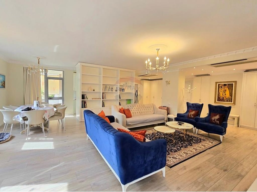 Appartamento 4+1+3 in Affitto nel Centro di Tirana