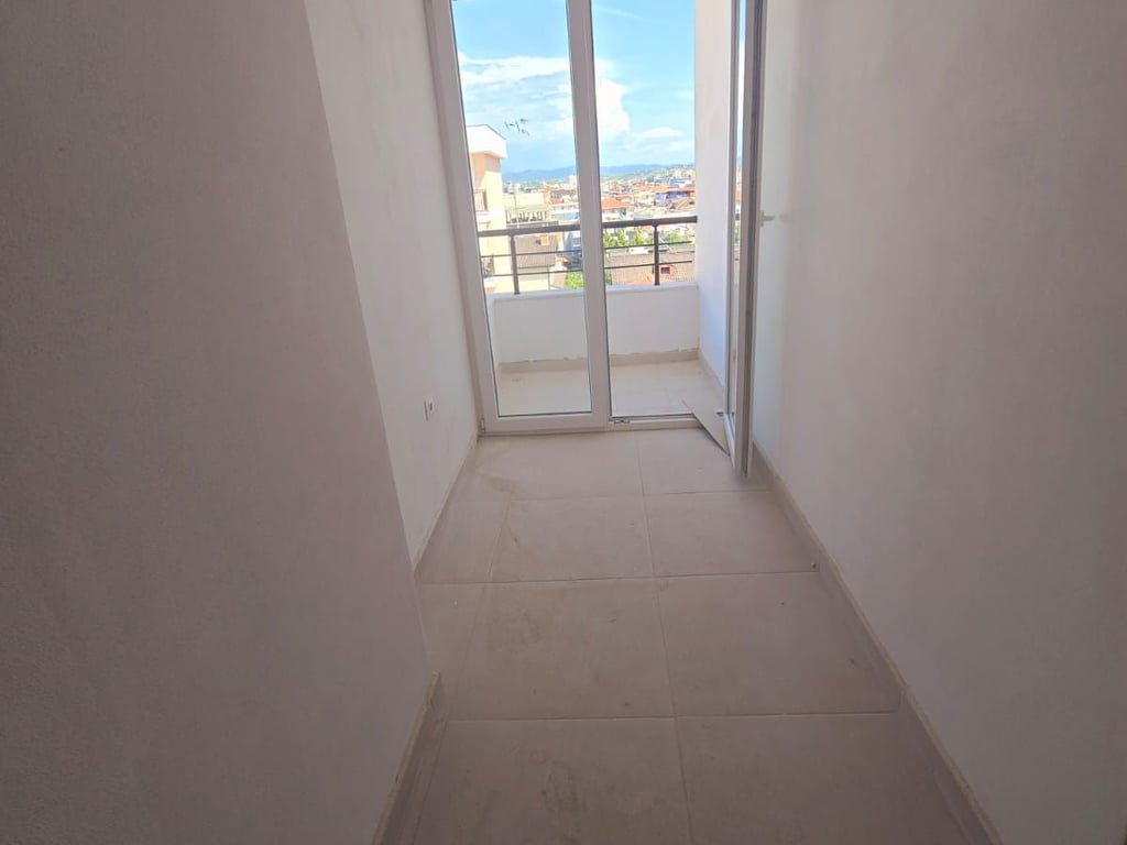 SHITET APARTAMENT 2+1 PRANE UJËSJELLËSIT , DURRËS 