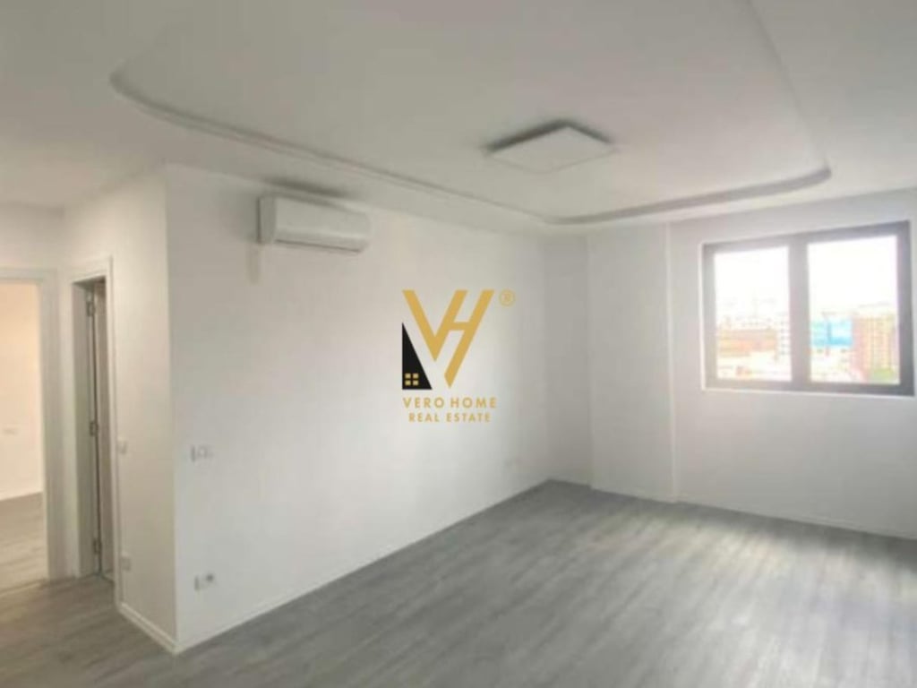 AMBIENT BIZNESI 400 M2 ME QERA TE QENDRA TREGTARE TEG 3.500 EURO