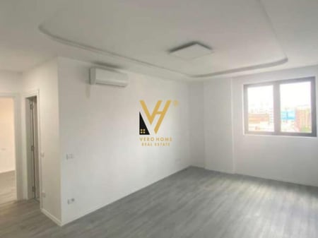 AMBIENT BIZNESI 400 M2 ME QERA TE QENDRA TREGTARE TEG 3.500 EURO