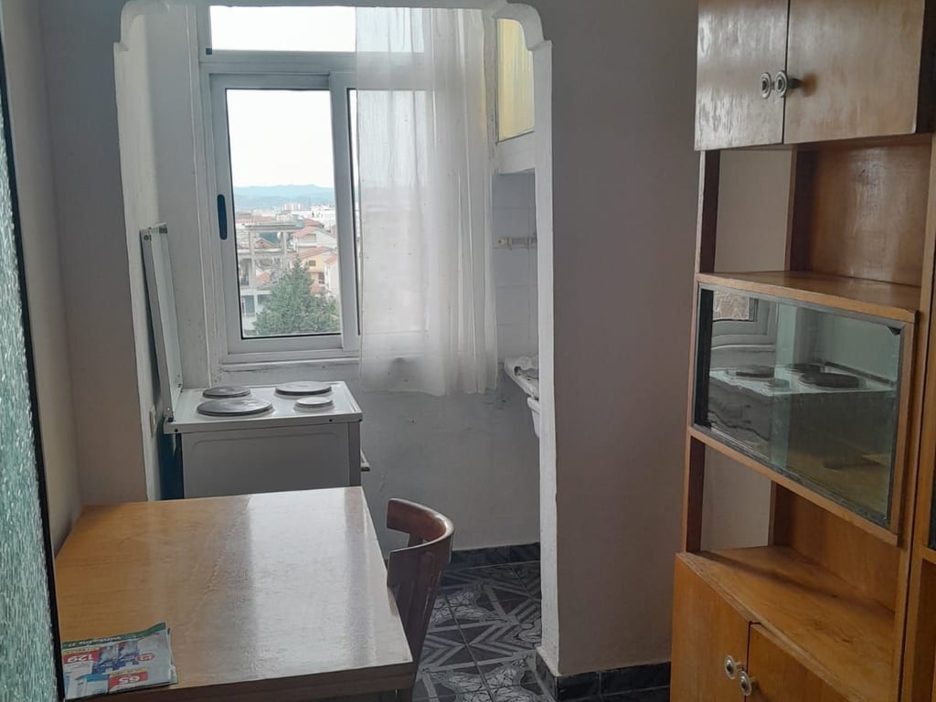Apartment 2+1 for rent, Allias Njazi Meka street 300,000 lek.