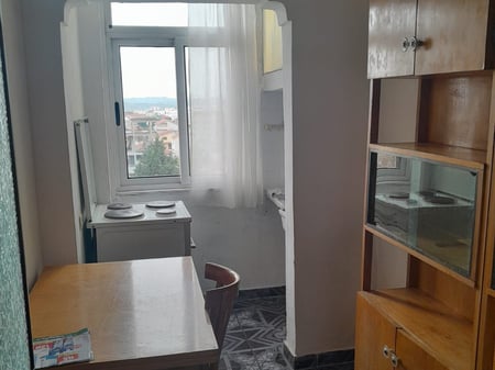 Apartment 2+1 for rent, Allias Njazi Meka street 300,000 lek.