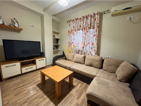 AFFITTASI VILLA 2 PIANI IN VIA JORDAN MISJA 1.350 EURO