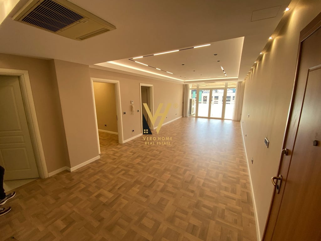 JEPET ZYRE 110 M2 ME QERA TE AMBASADOR 1, 1.800 EURO