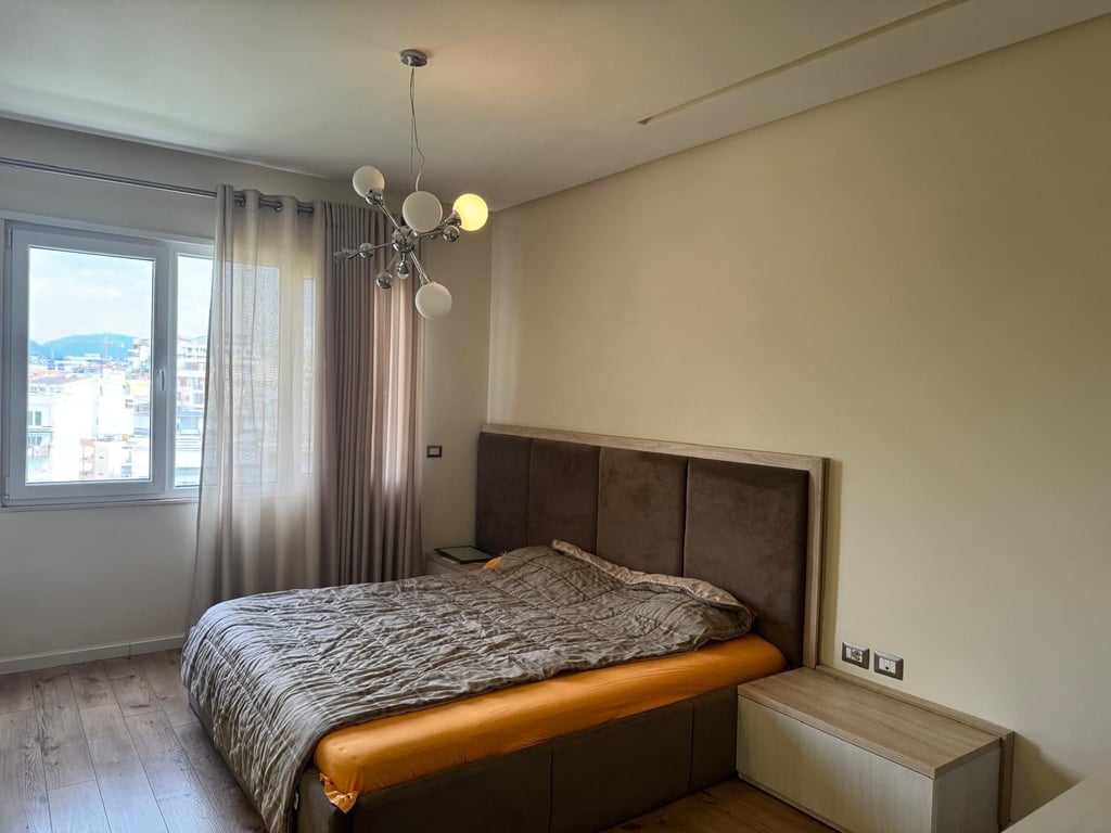 Shitet apartament 2+1+2 tek Kopshti Zologjik    