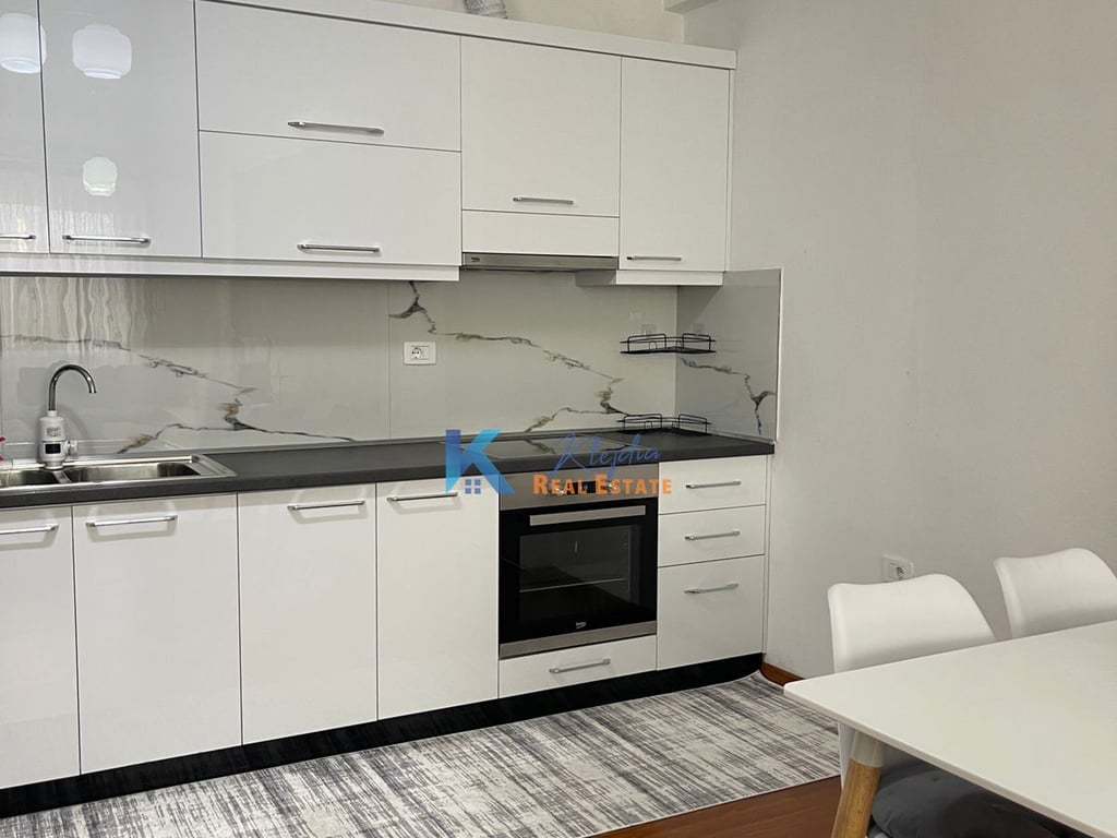 2+1 per qira qira te 21 Dhjetori, Kompleksi Star