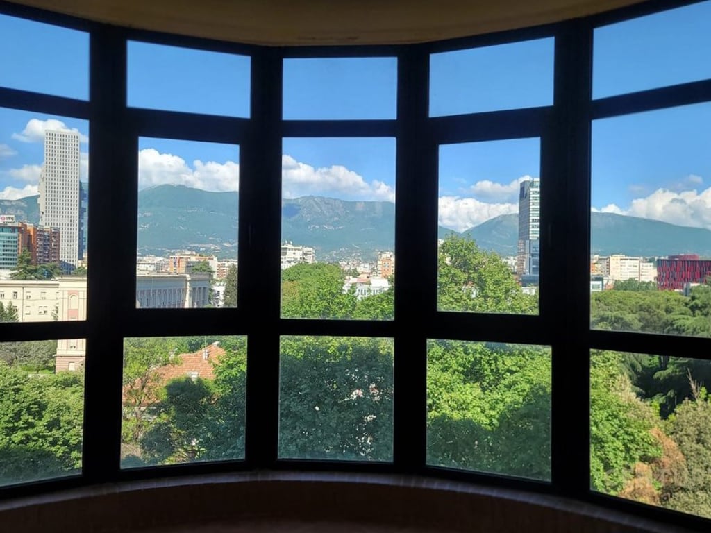 🏢 JEPET ME QIRA – AMBIENT PËR ZYRA NË ISH-BLLOK, PRANË CREDINS BANK