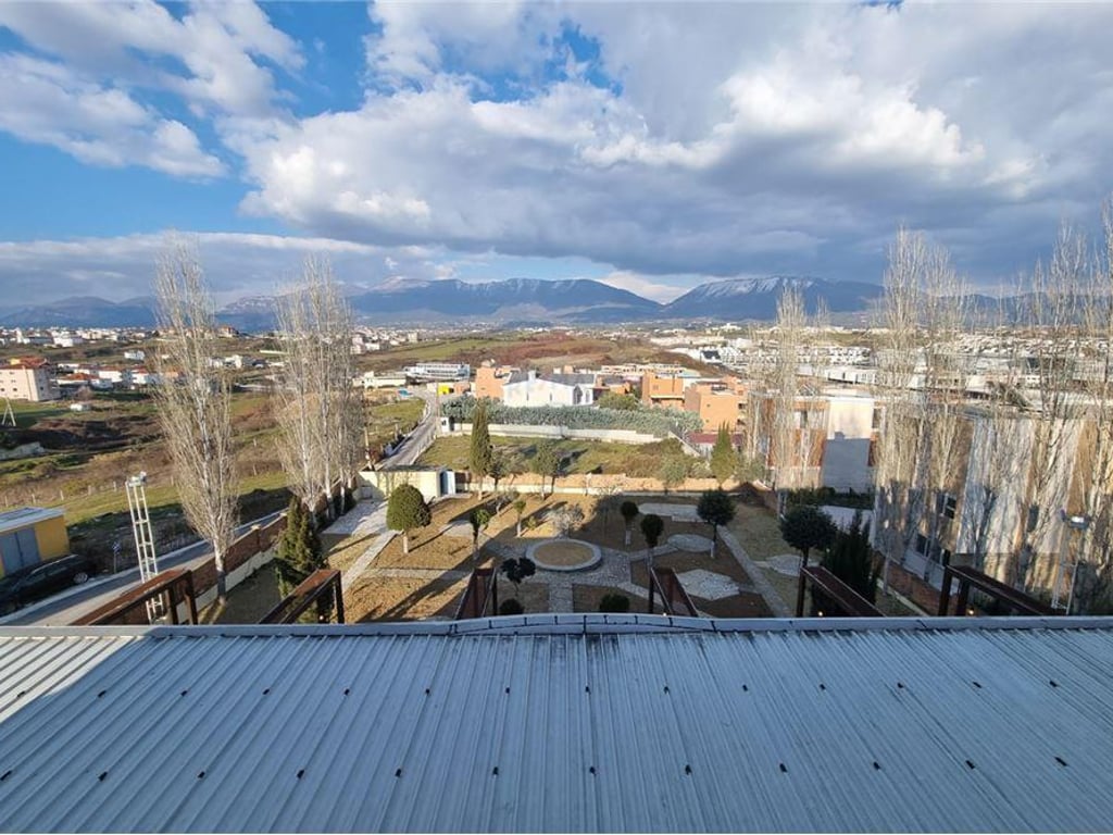MULTIFUNCTIONAL YEAR FOR SALE NEAR TEG!