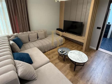 SUPER APARTAMENT ME QIRA –2+1 + VERANDË ,TEK ZONA E TEG ...........