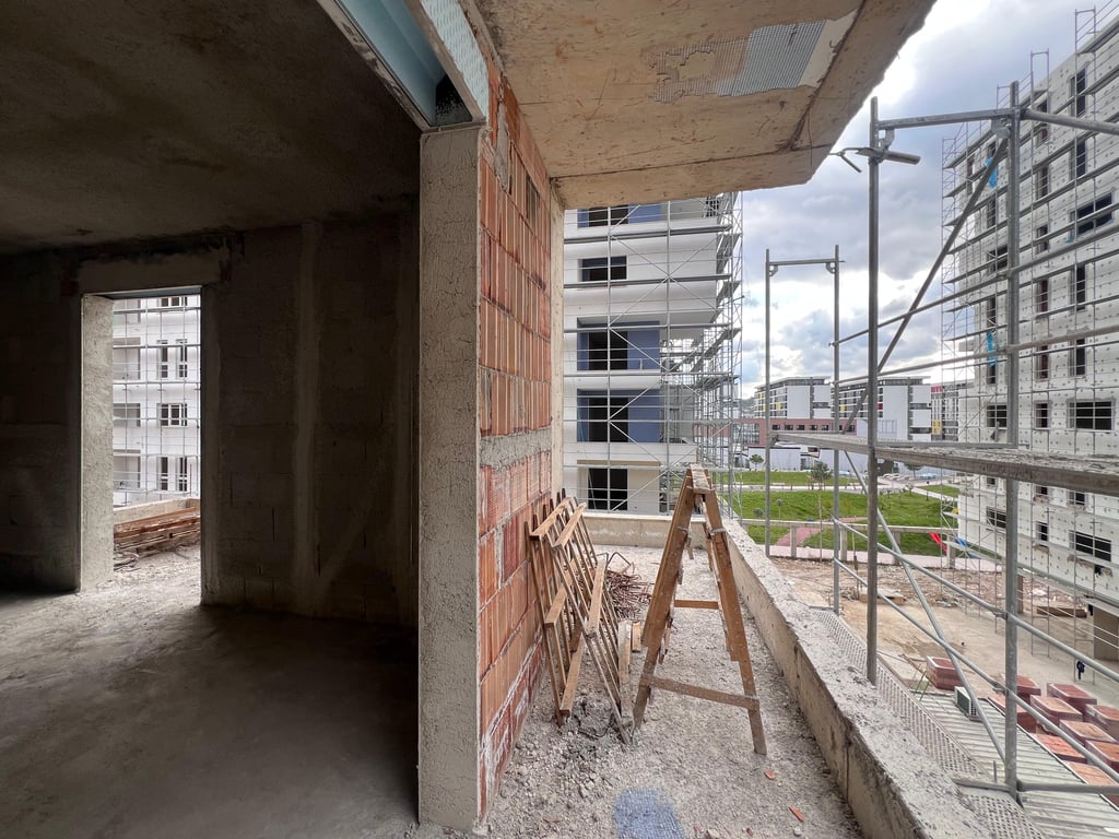 Shitet apartament 2+1+2 Tek Univers City 