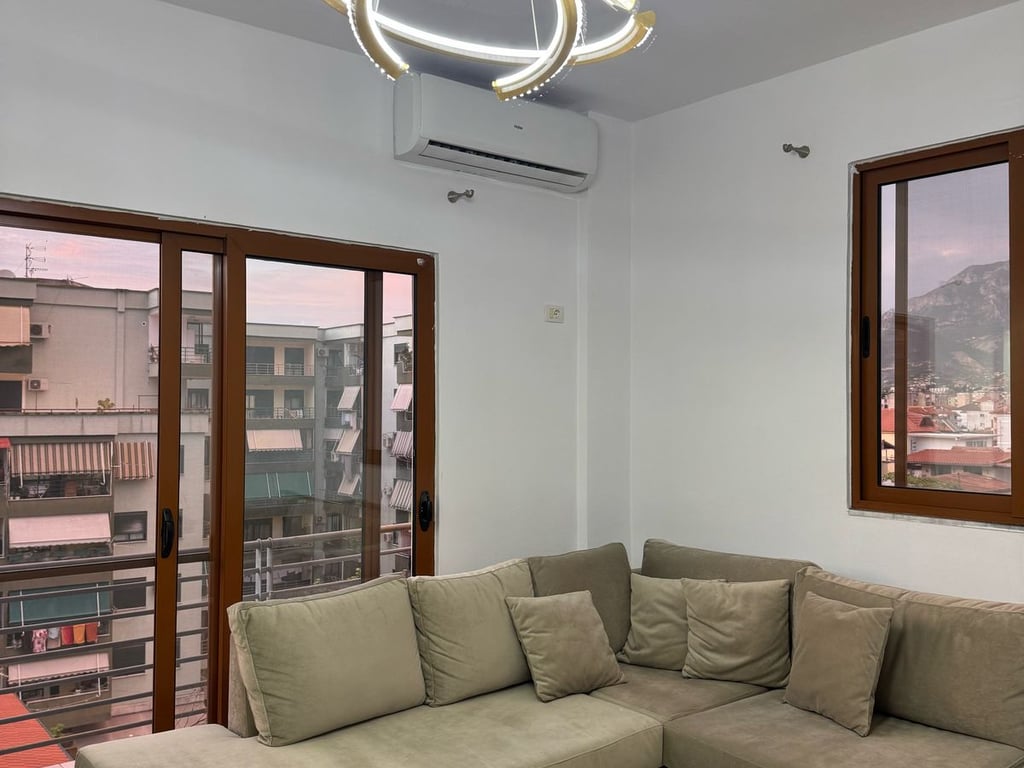 Jepet me qera Apartamenti 2+1 Rruga 5 maj , prapa concord center prane big market  Cmimi: 450mije leke