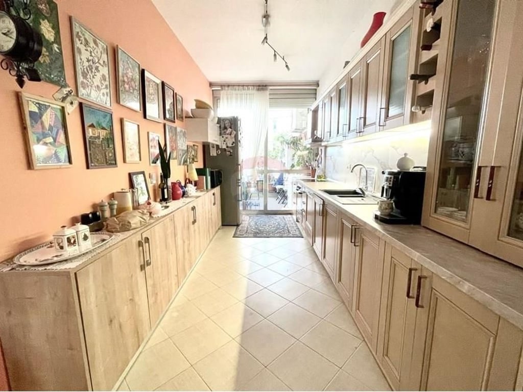 Apartment 2+1 + Garage - Paris Commune