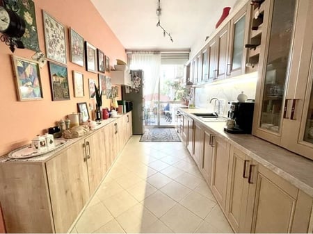 Apartment 2+1 + Garage - Paris Commune