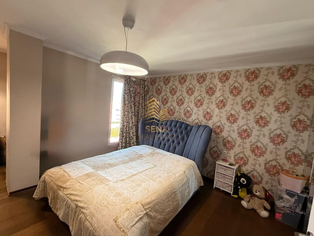 Shitet, Dublex 3+1+3, Ish Stacioni i fundit i Tiranes se Re, 2000 Euro/m²