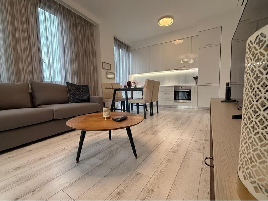Apartament 2+1+post parkimi me qira Rr.Elbasanit