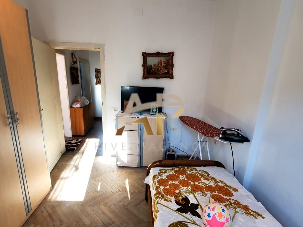 Jepet me qera apartament 2+1 tek Medreseja