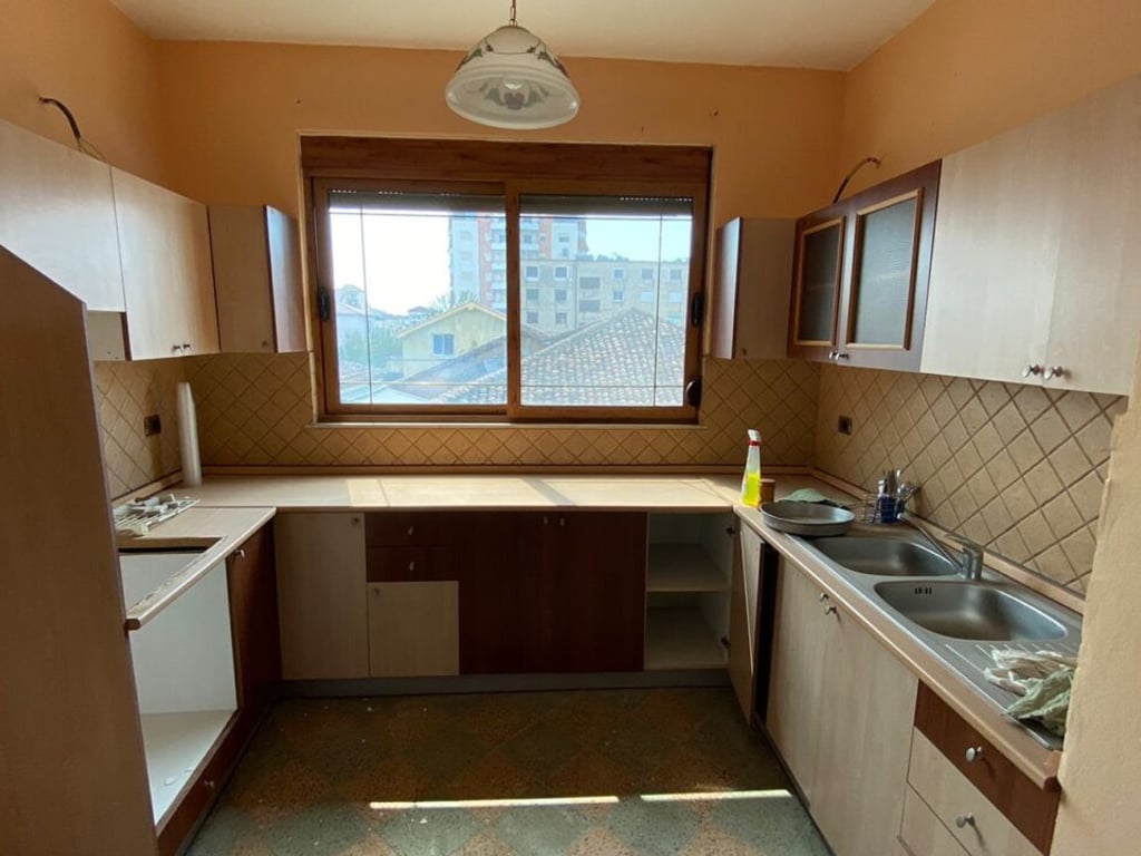 🔥New listing, only 10 m from our office🔥 A 2-story villa for sale, Kavajë center