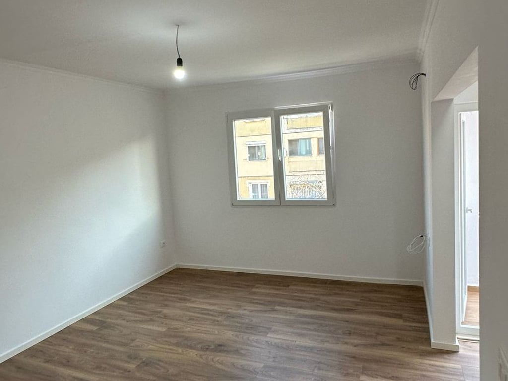 2+1 per SHITJE te Ish Parku i Autobuzave