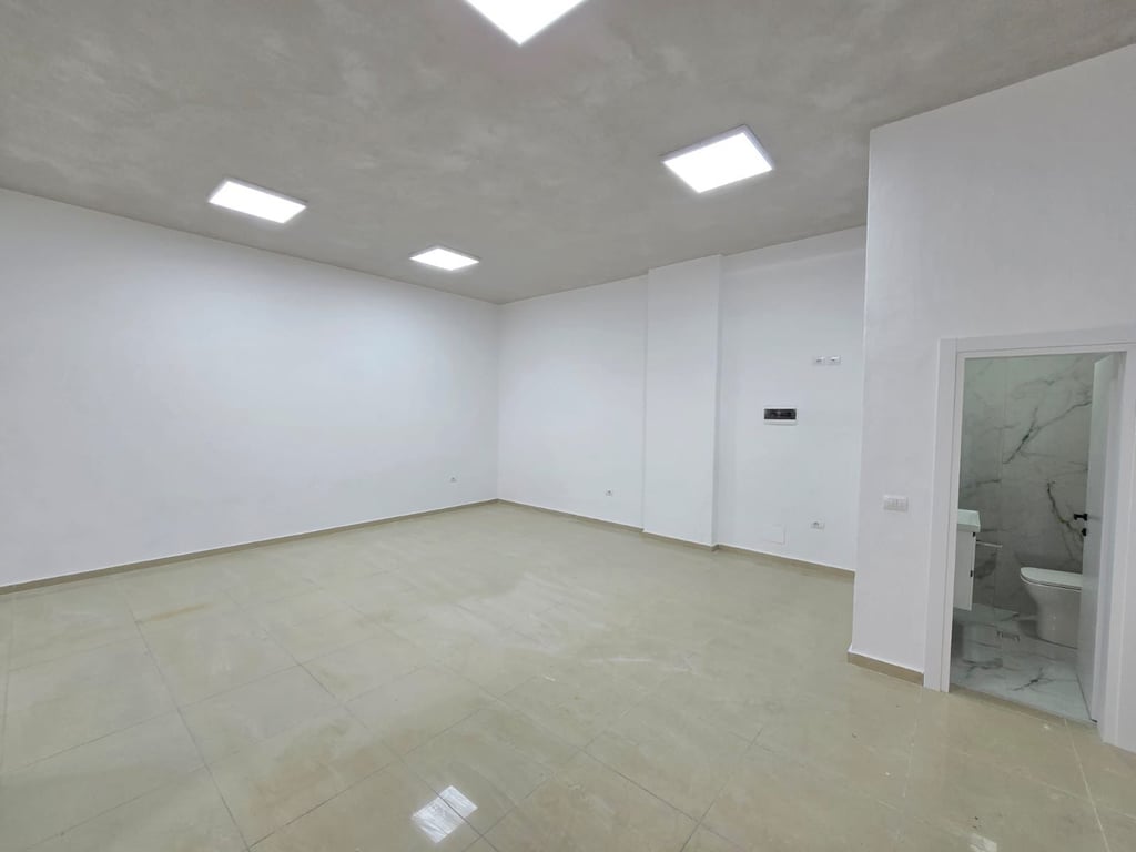 Affittasi Locale Commerciale ad Astir